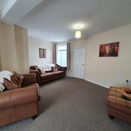 2 Bed House, Contractors & Holiday Guests Welcomed Dowlais Dış mekan fotoğraf