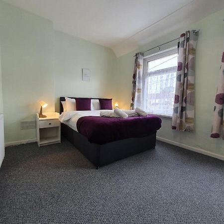 2 Bed House, Contractors & Holiday Guests Welcomed Dowlais Dış mekan fotoğraf