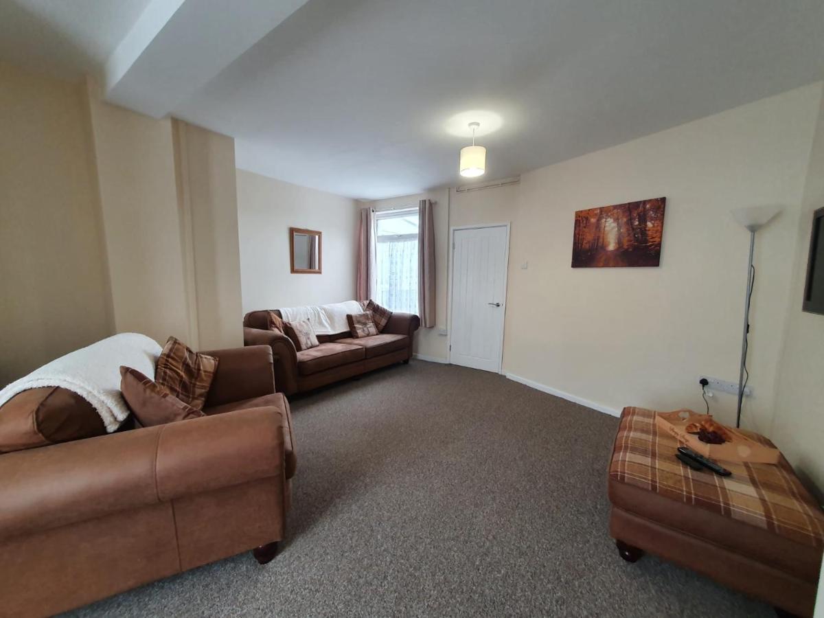 2 Bed House, Contractors & Holiday Guests Welcomed Dowlais Dış mekan fotoğraf