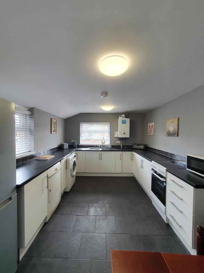 2 Bed House, Contractors & Holiday Guests Welcomed Dowlais Dış mekan fotoğraf